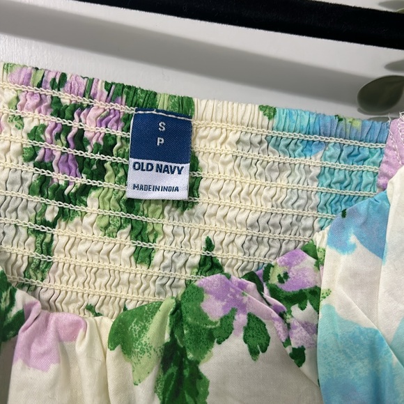 Old navy blouse NWT - Picture 2 of 4